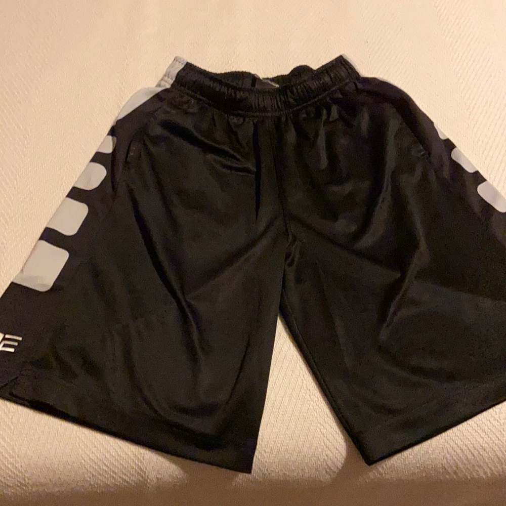 Boys Nike medium basketball shorts